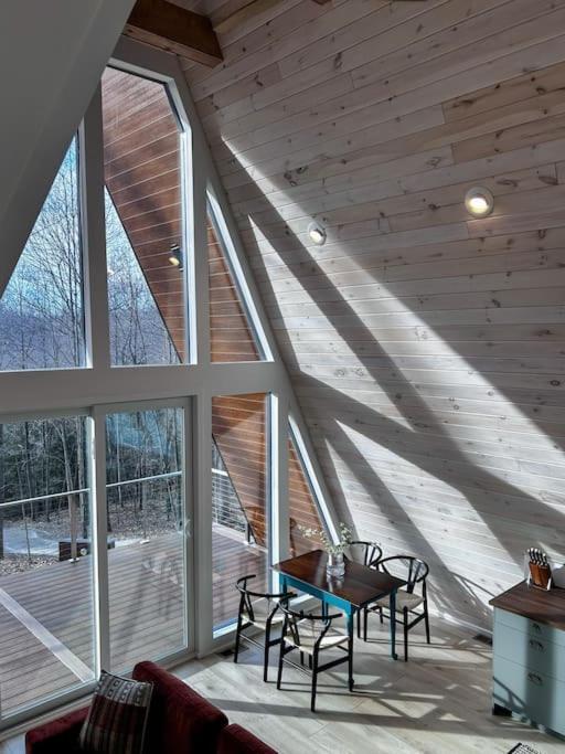 Fox Ridge-Black Alder Lodging Logan Exterior photo